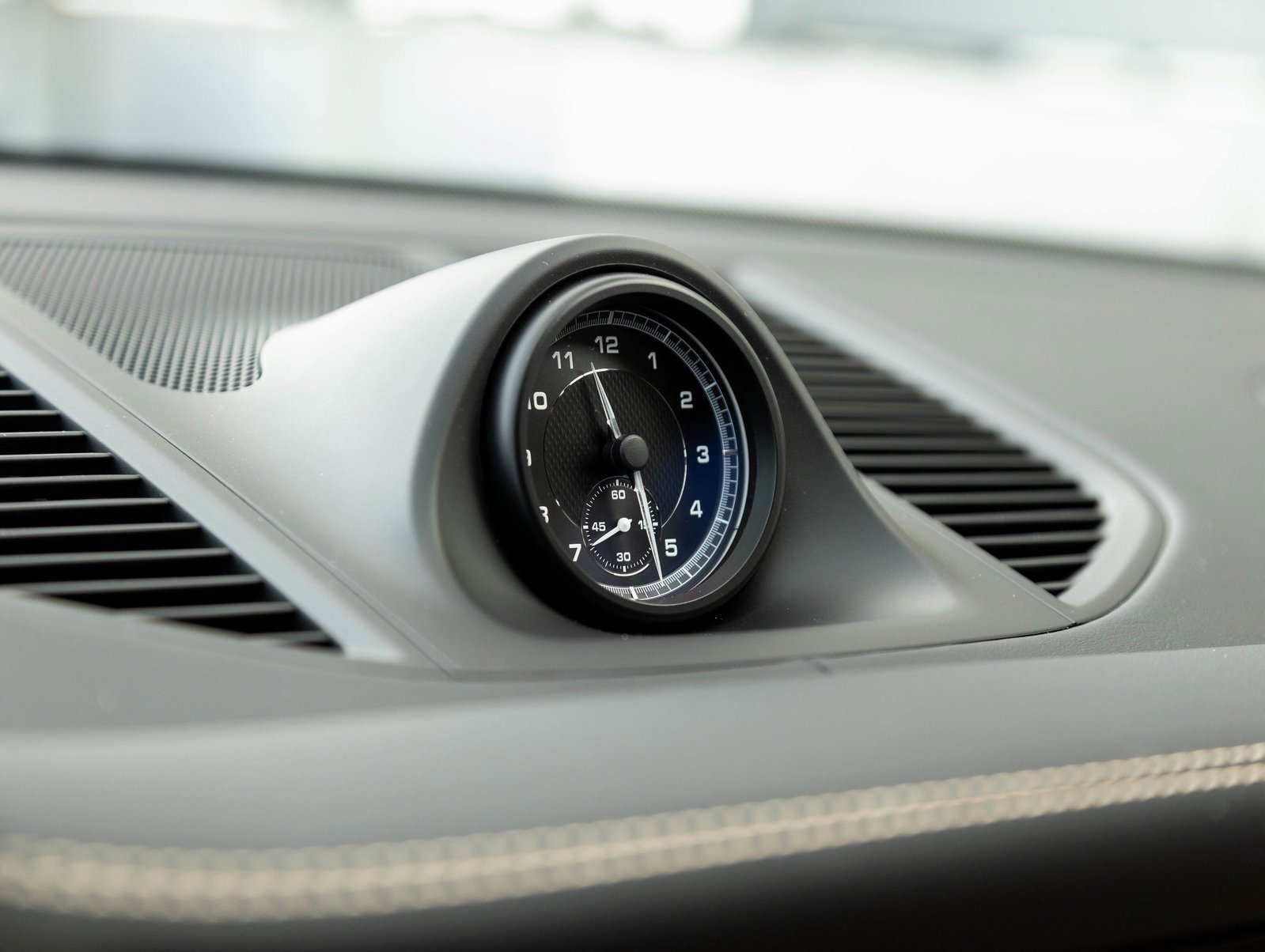 Used 2025 Porsche Macan image 24