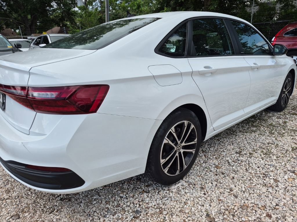 Used 2025 Volkswagen Jetta Sport FWD image 3