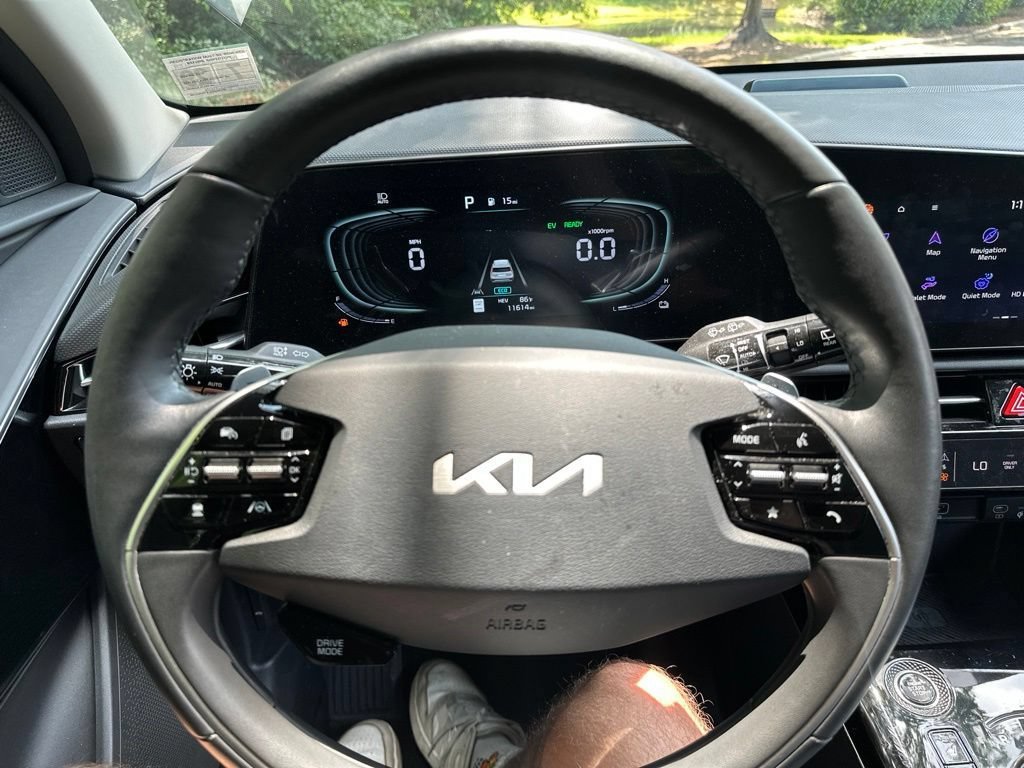Used 2024 Kia Niro EX w/ EX Cold Weather Package FWD image 12