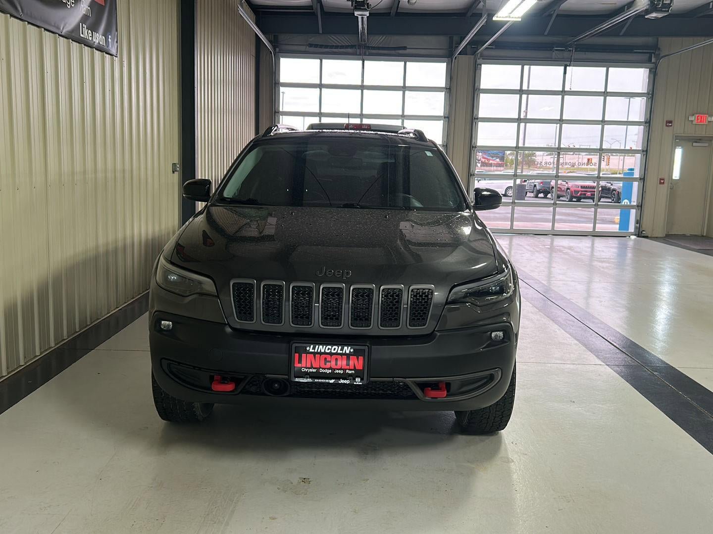 Used 2022 Jeep Cherokee Trailhawk w/ Sun, Sound & Nav Group AWD/4WD image 7
