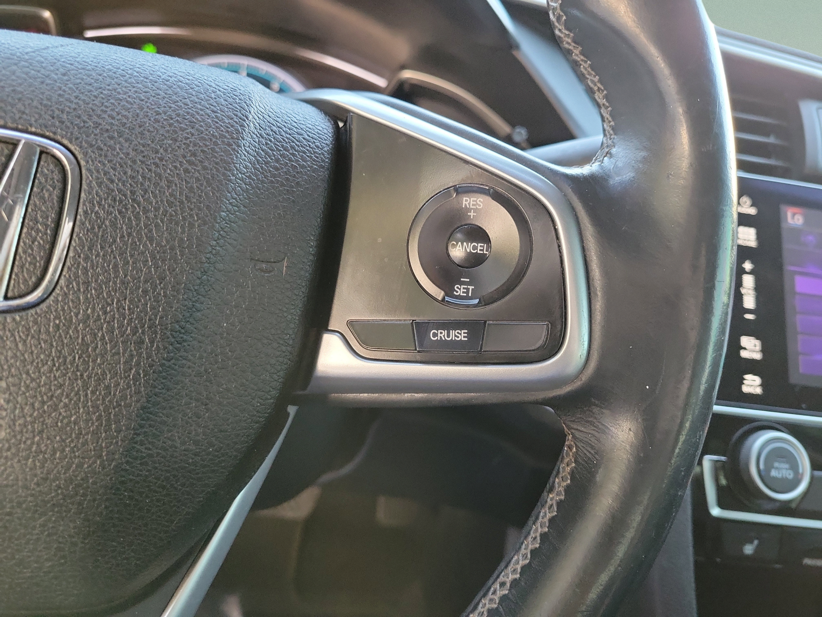 Used 2018 Honda Civic EX-L image 25