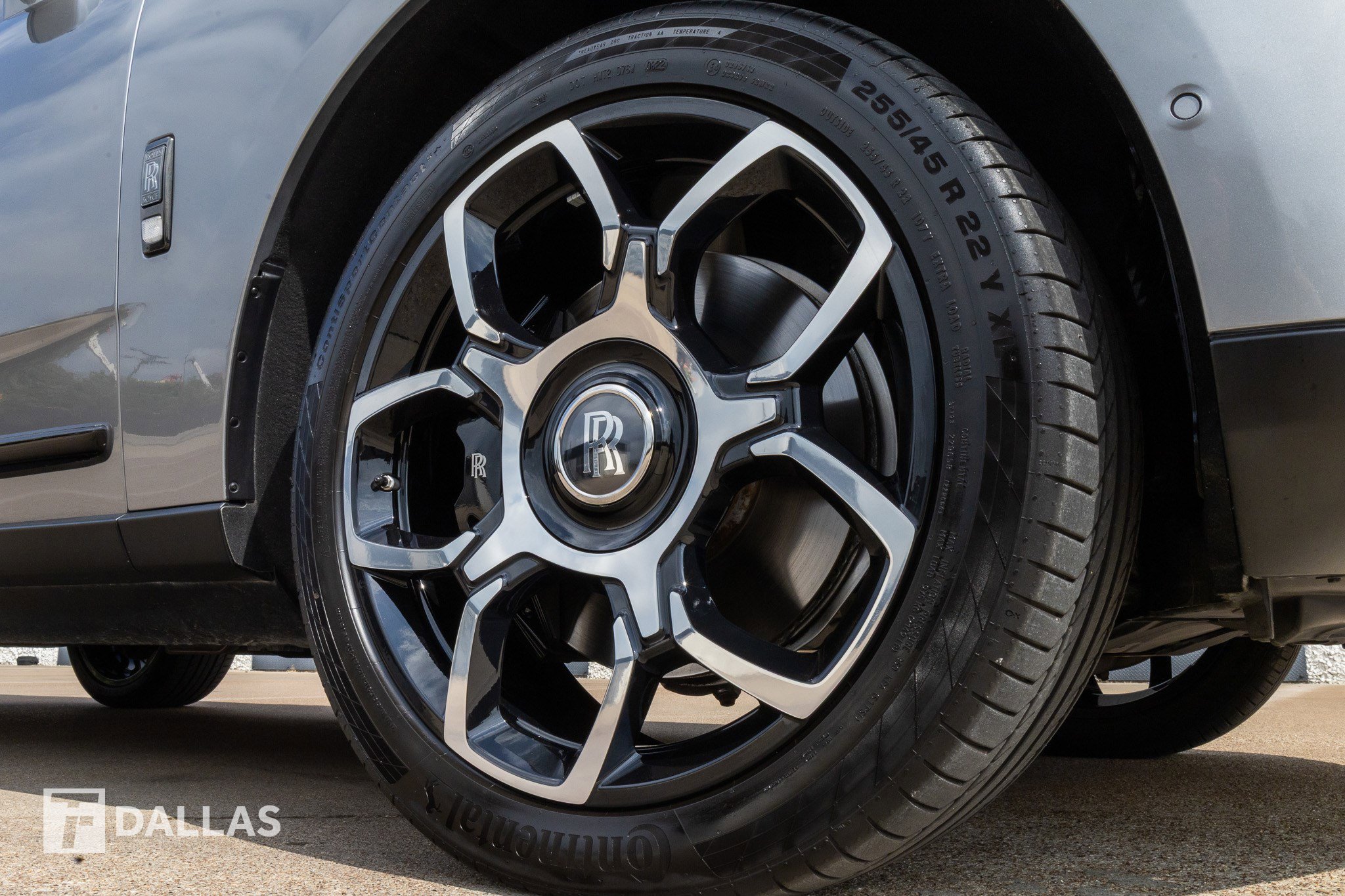 Used 2022 Rolls-Royce Cullinan Black Badge w/ Dark Exterior Package image 20