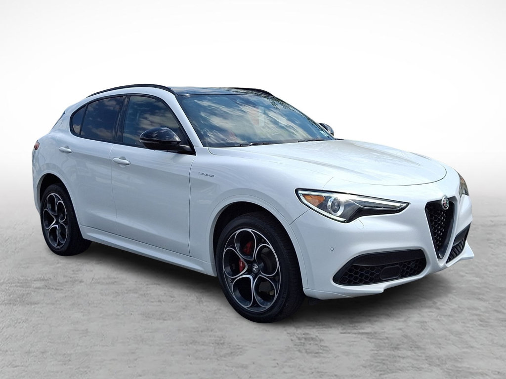 Used 2022 Alfa Romeo Stelvio Veloce AWD/4WD image 7