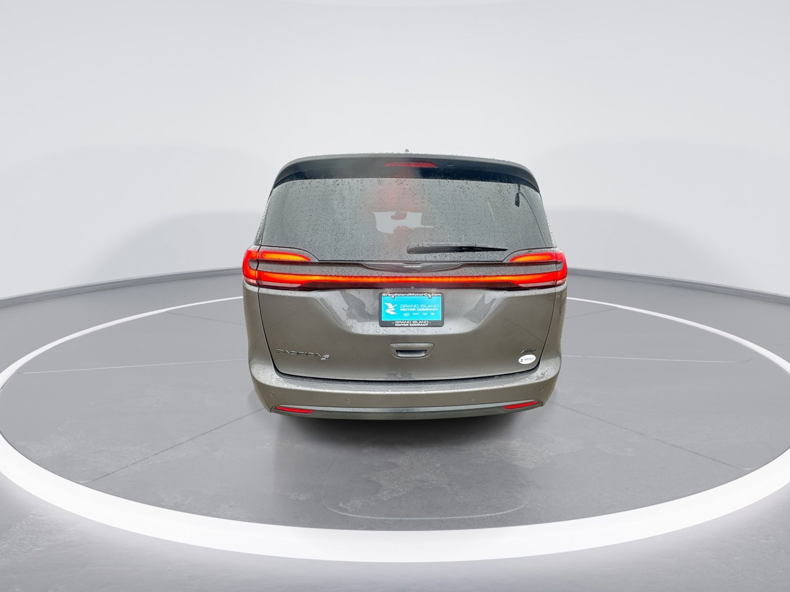 Used 2021 Chrysler Pacifica Touring-L w/ Uconnect Theater Family Group AWD/4WD image 7