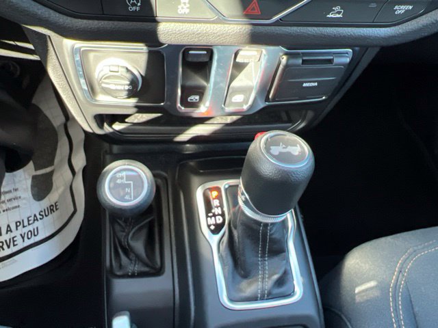 Used 2025 Jeep Wrangler Sport AWD/4WD image 22