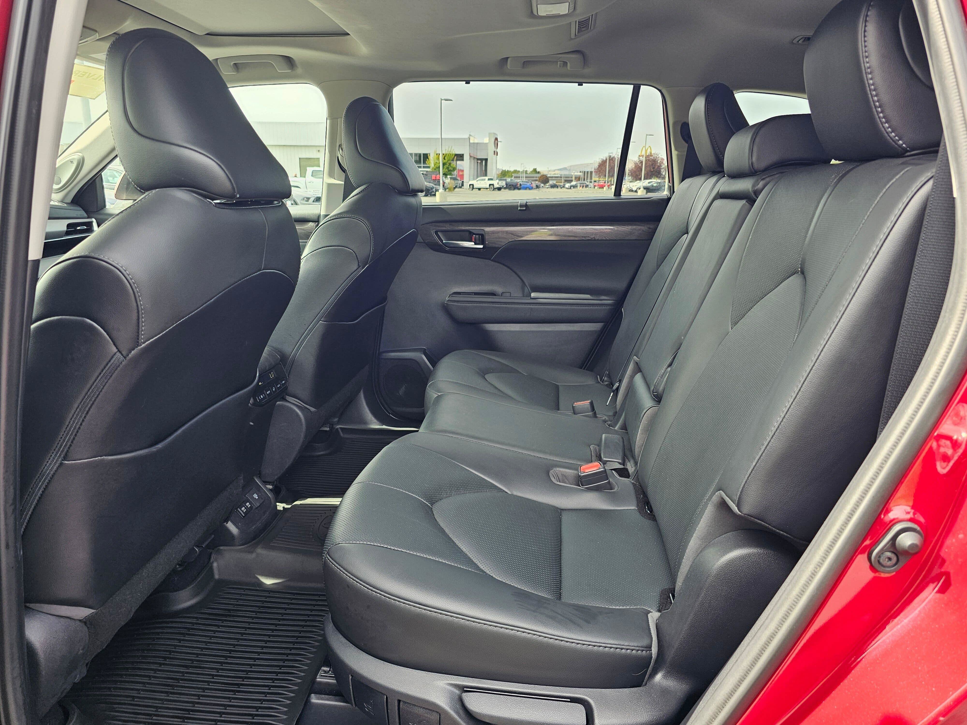 Used 2021 Toyota Highlander Limited AWD/4WD image 16