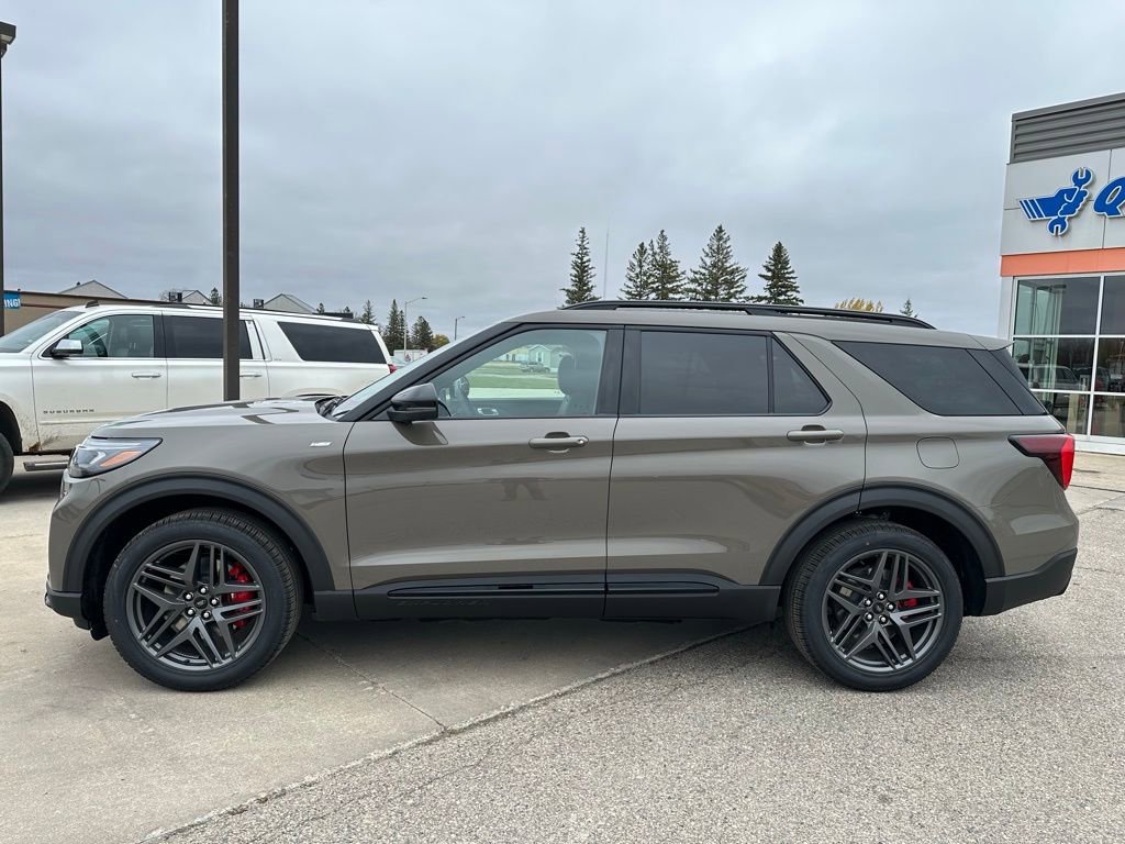 New 2026 Ford Explorer ST-Line w/ ST-Line Street Pack image 3