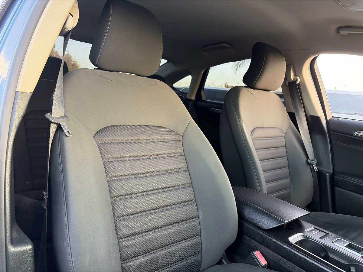 Used 2019 Ford Fusion SE FWD image 26