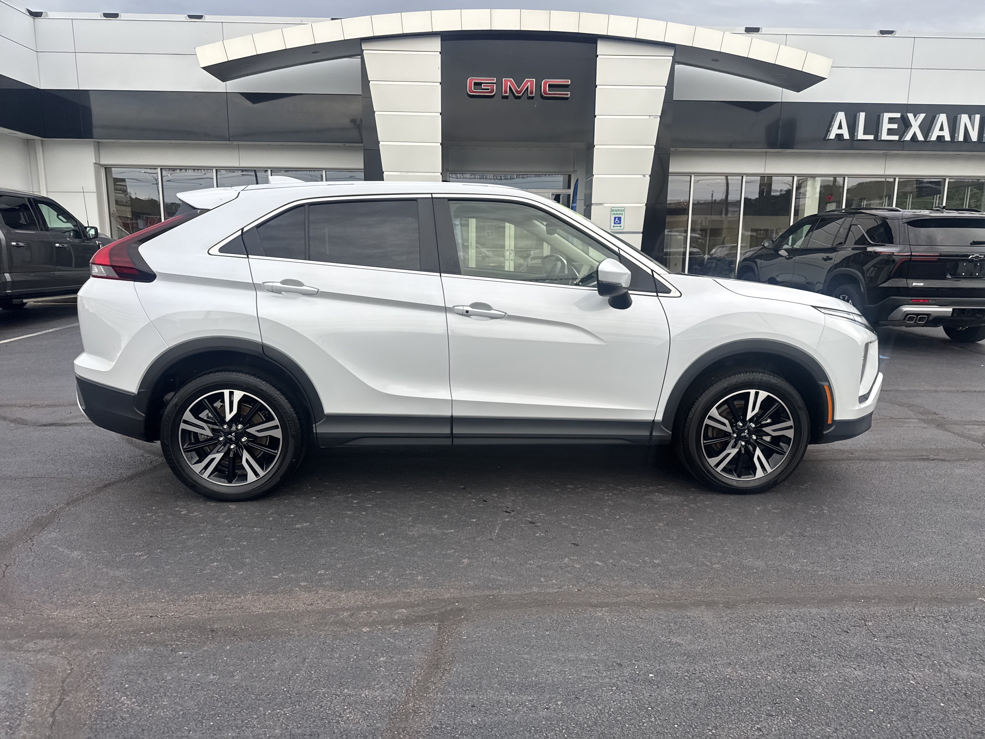 Used 2025 Mitsubishi Eclipse Cross SE AWD/4WD image 2