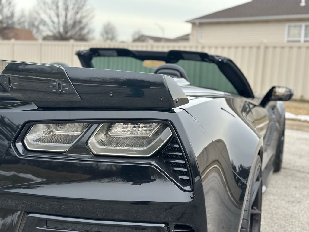 Used 2015 Chevrolet Corvette Z06 w/ 3LZ Preferred Equipment Group image 12