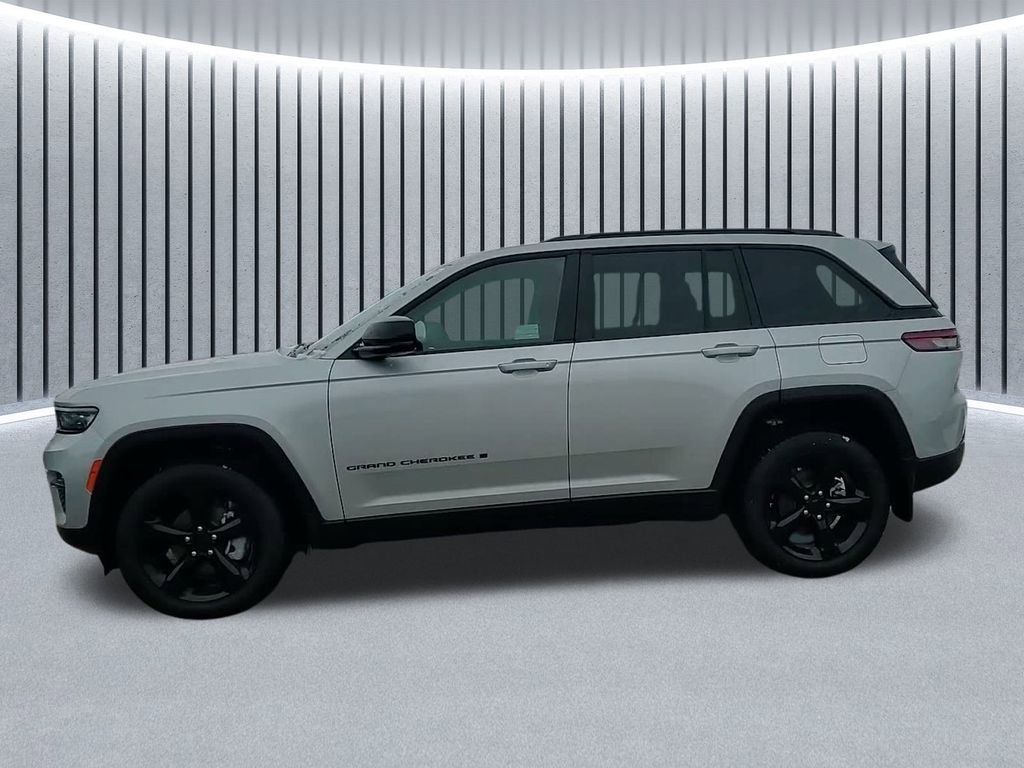 New 2025 Jeep Grand Cherokee Limited w/ Black Appearance Package image 18
