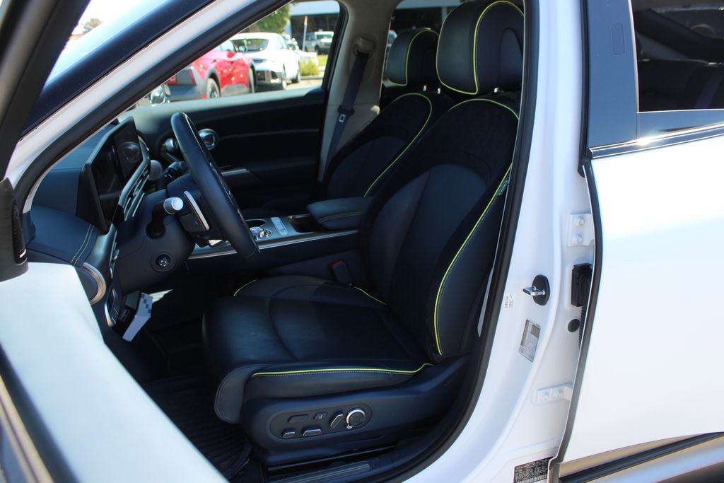 Used 2023 Genesis GV60 Performance image 13