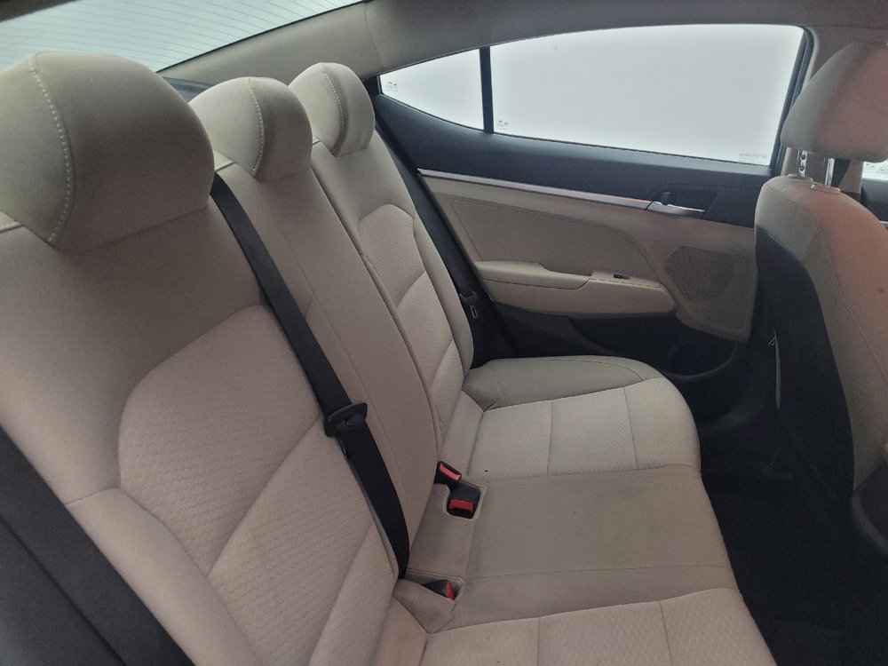 Used 2020 Hyundai Elantra SE FWD image 19