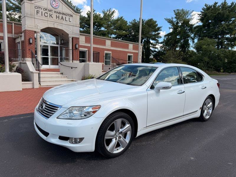 Used 2010 Lexus LS 460 RWD image 1