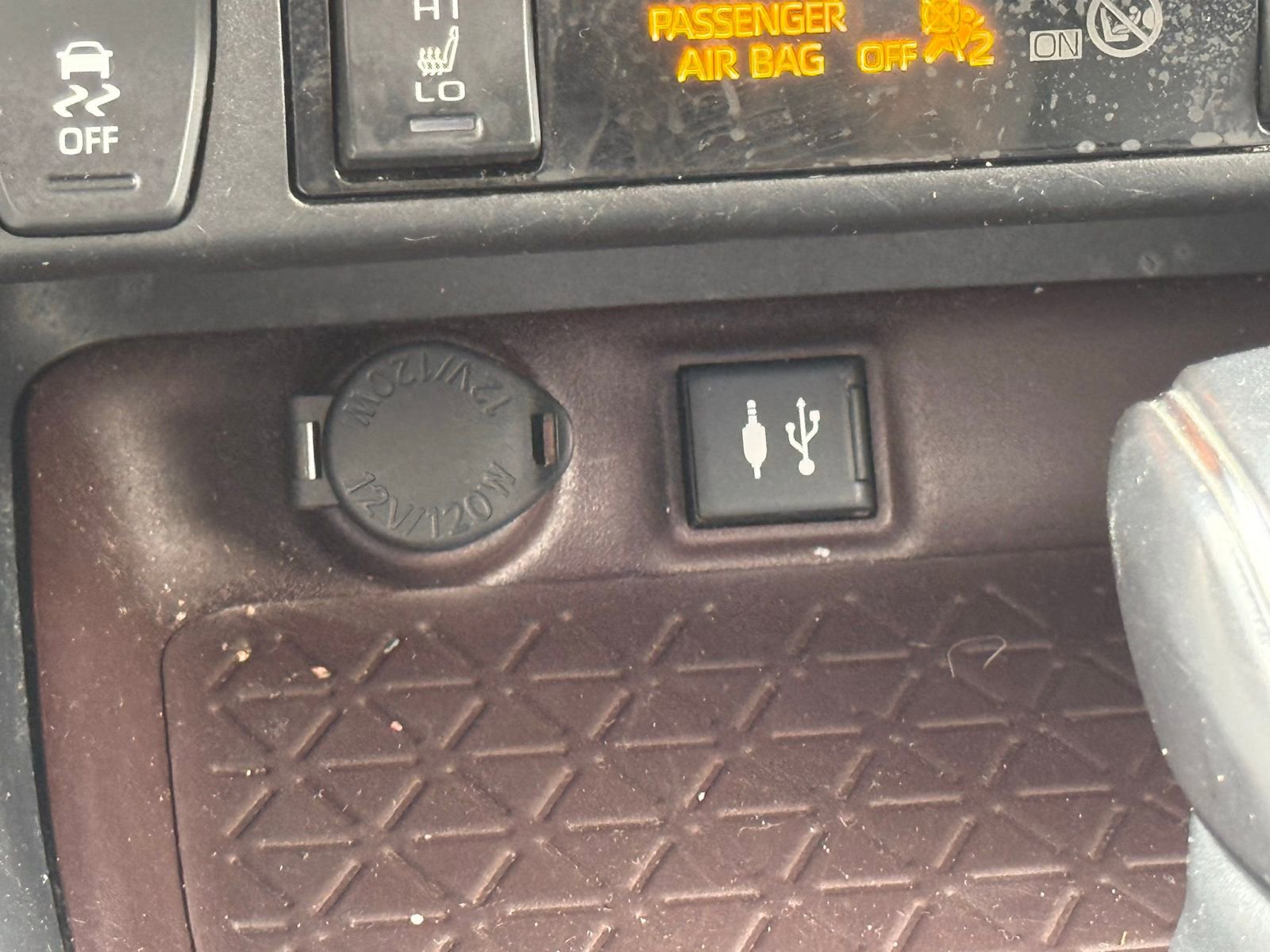 Used 2019 Toyota RAV4 Limited image 25