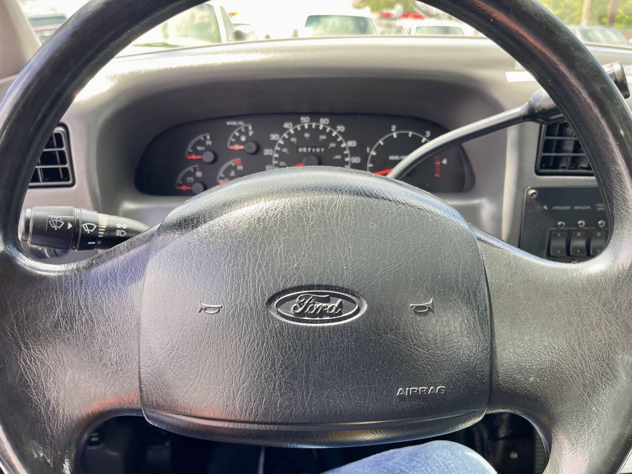 Used 1999 Ford F550 2WD Regular Cab Super Duty image 22