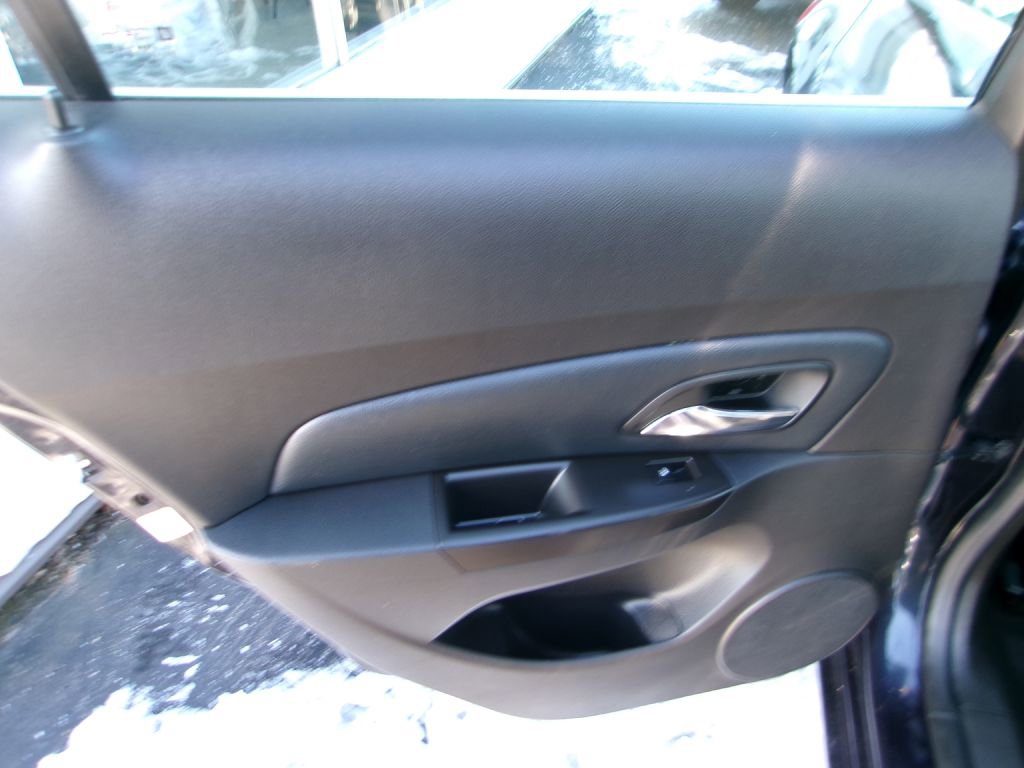 Used 2016 Chevrolet Cruze LT image 10