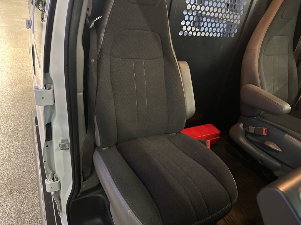 Used 2024 GMC Savana 2500 w/ Driver Convenience Package image 8