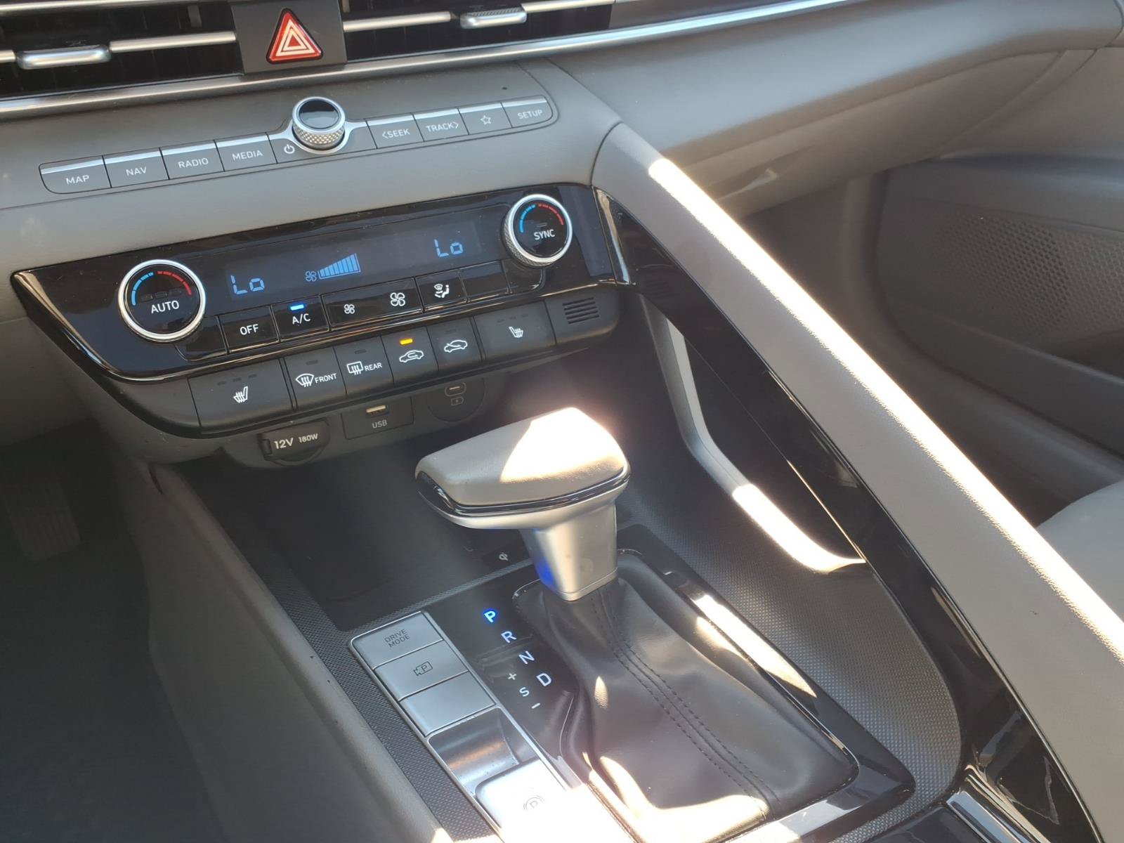 Used 2025 Hyundai Elantra SEL FWD image 18