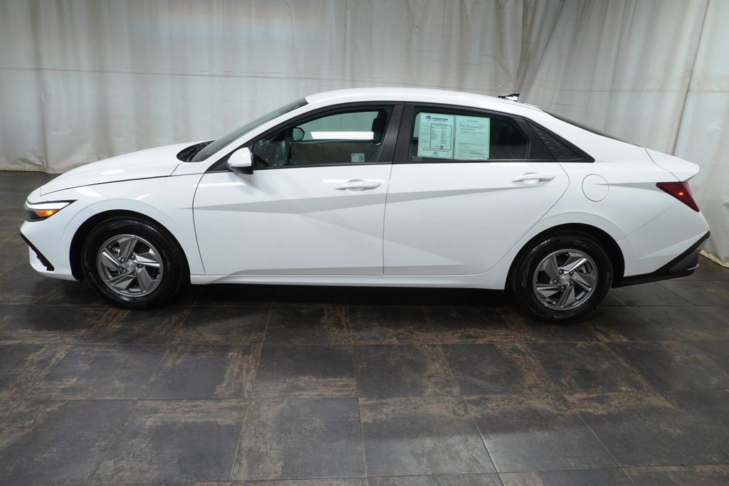 Certified 2025 Hyundai Elantra SE image 7