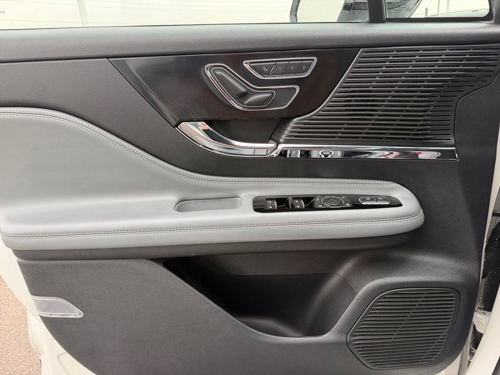 Used 2022 Lincoln Corsair Reserve FWD image 13