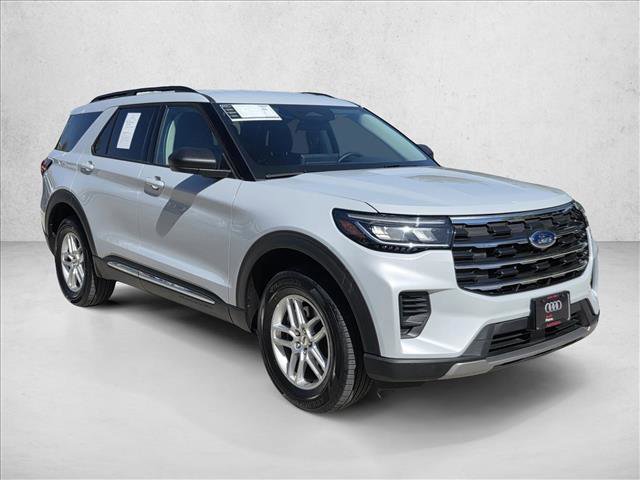 Used 2025 Ford Explorer Active image 3