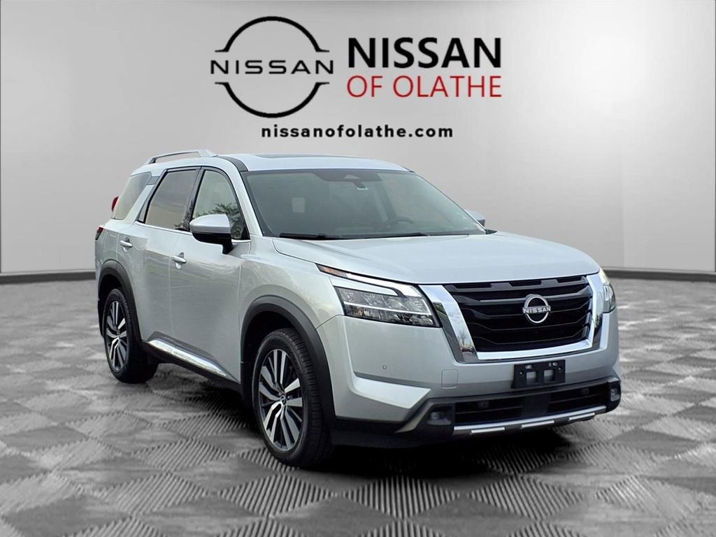 Certified 2022 Nissan Pathfinder Platinum w/ Cargo Package image 29