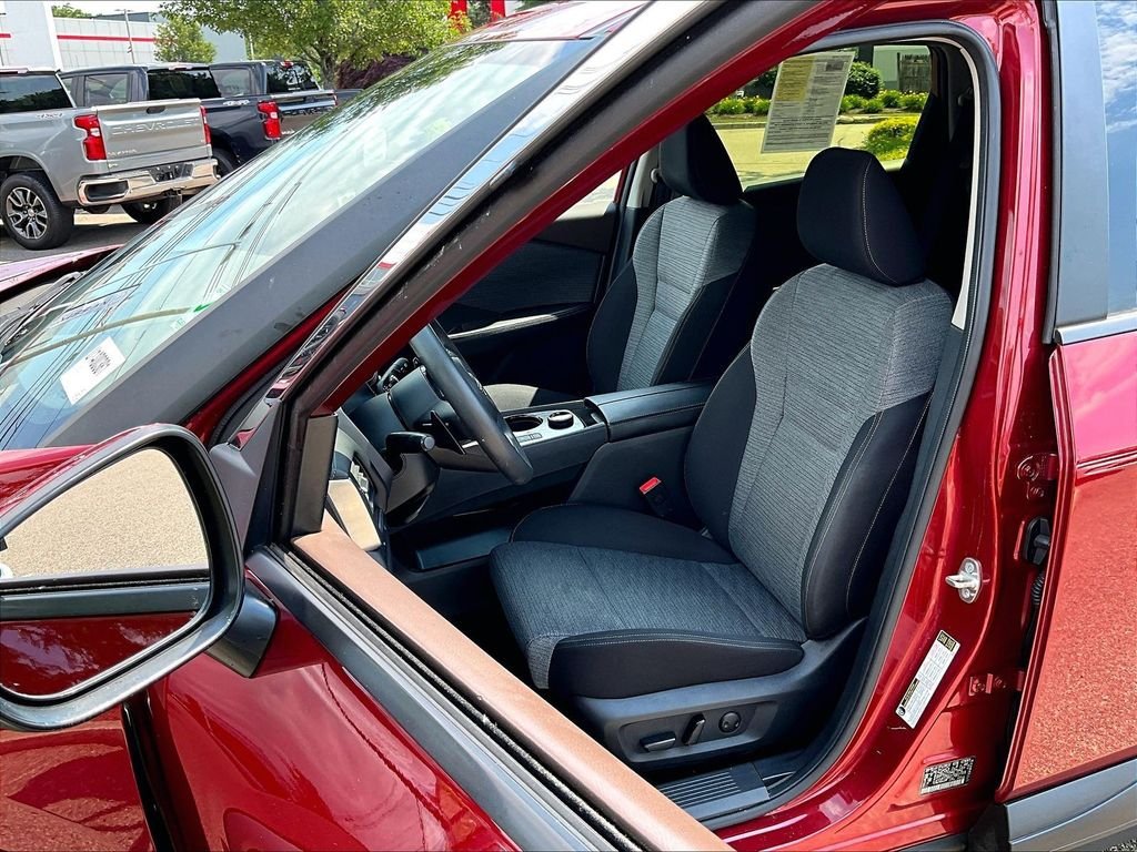 Used 2023 Nissan Rogue SV AWD/4WD image 10
