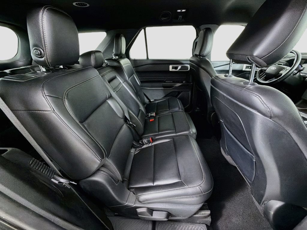 Used 2020 Ford Explorer XLT w/ Equipment Group 202A AWD/4WD image 26