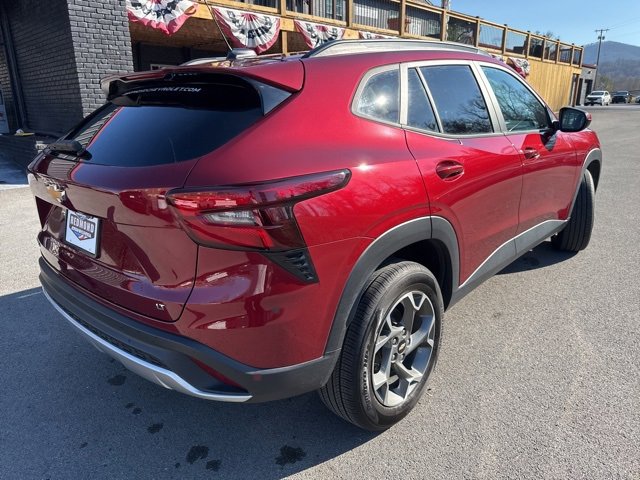 Used 2024 Chevrolet Trax LT w/ LT Convenience Package image 8