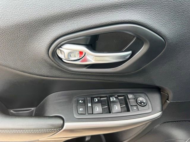 Used 2019 Jeep Cherokee Latitude w/ Popular Appearance Group image 11