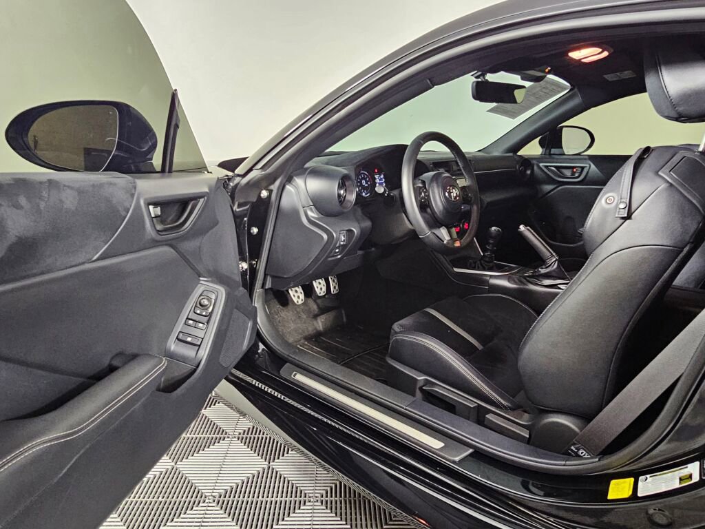 Used 2025 Toyota GR86 Premium w/ ALL Weather Mat Package (TMS) image 17