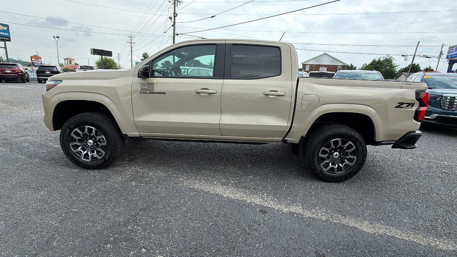 Used 2023 Chevrolet Colorado Z71 w/ Z71 Convenience Package 2 AWD/4WD image 8