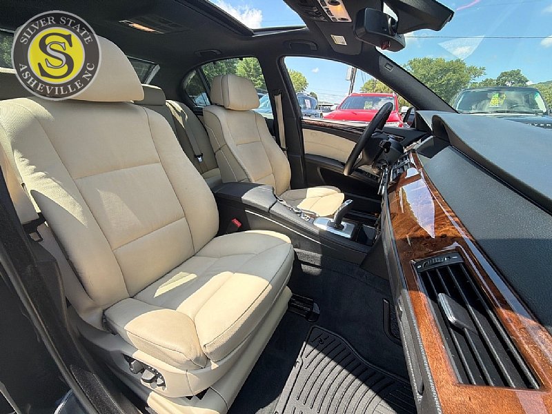 Used 2010 BMW 528i Sedan w/ Sport Pkg RWD image 16