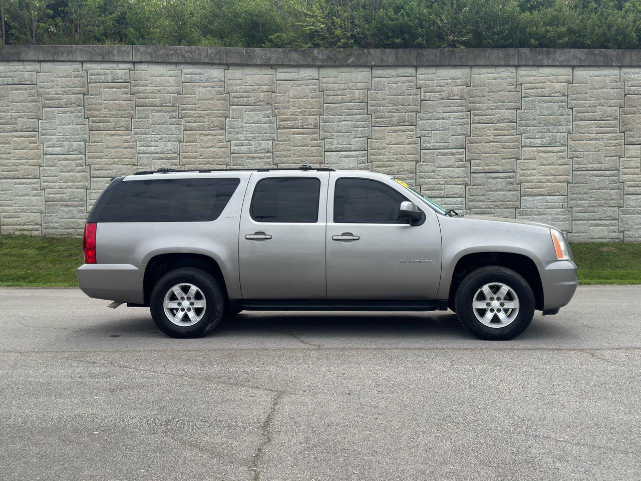 Used 2007 GMC Yukon XL SLT w/ SLT Preferred Equipment Group RWD image 6