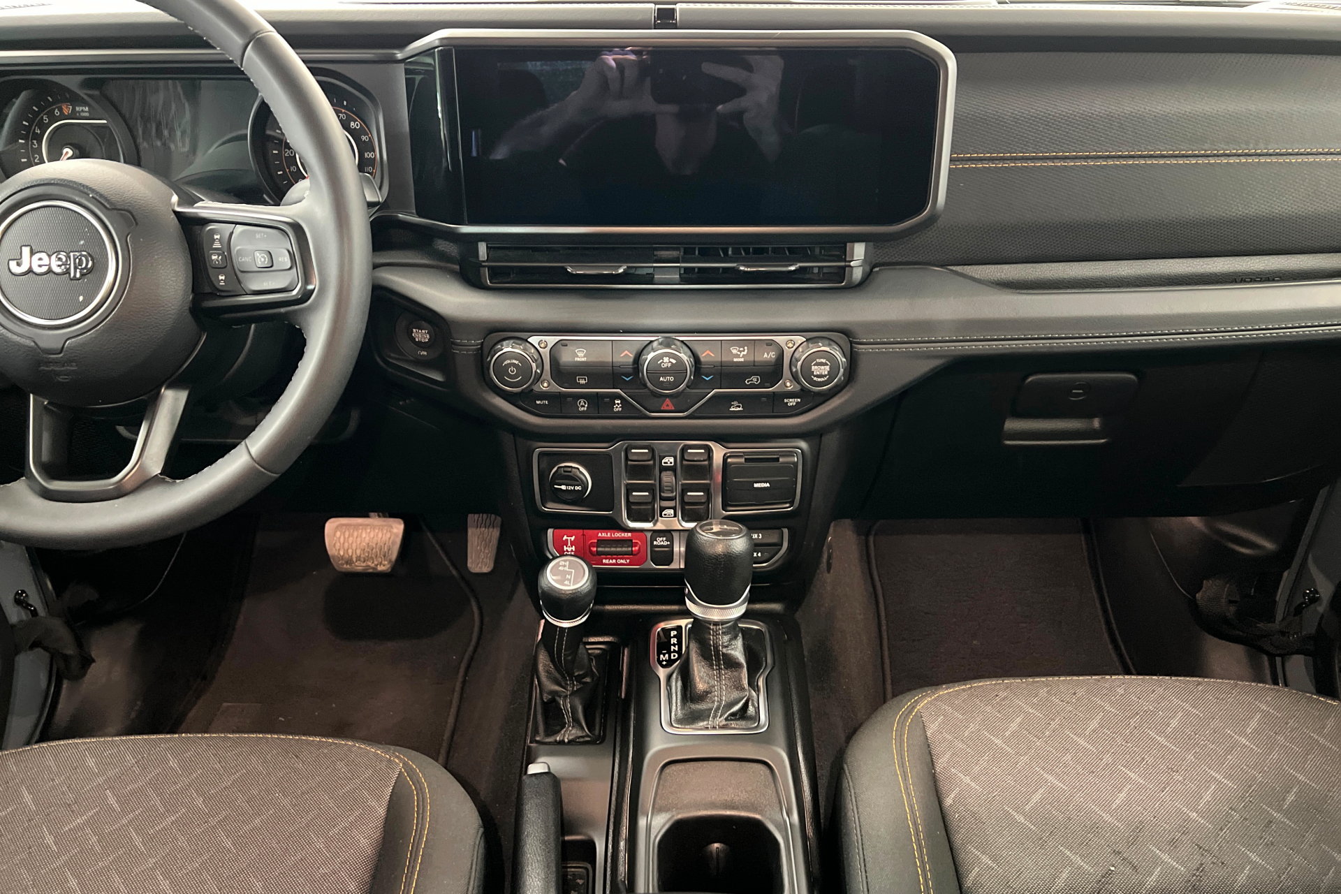 Certified 2026 Jeep Gladiator Mojave AWD/4WD image 13