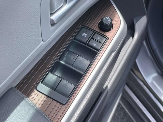 Used 2022 Toyota Sienna XLE image 17