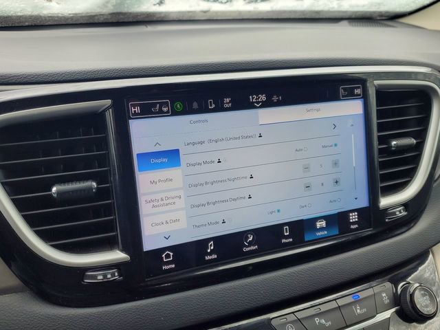 Certified 2024 Chrysler Pacifica Touring-L image 16