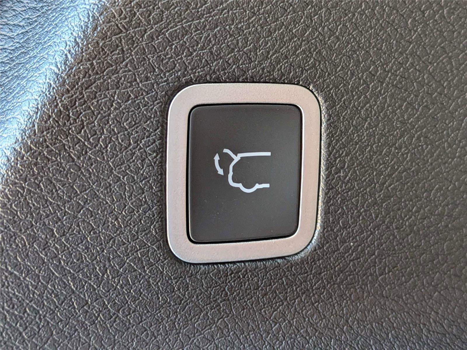 New 2026 Chrysler Voyager LX image 14