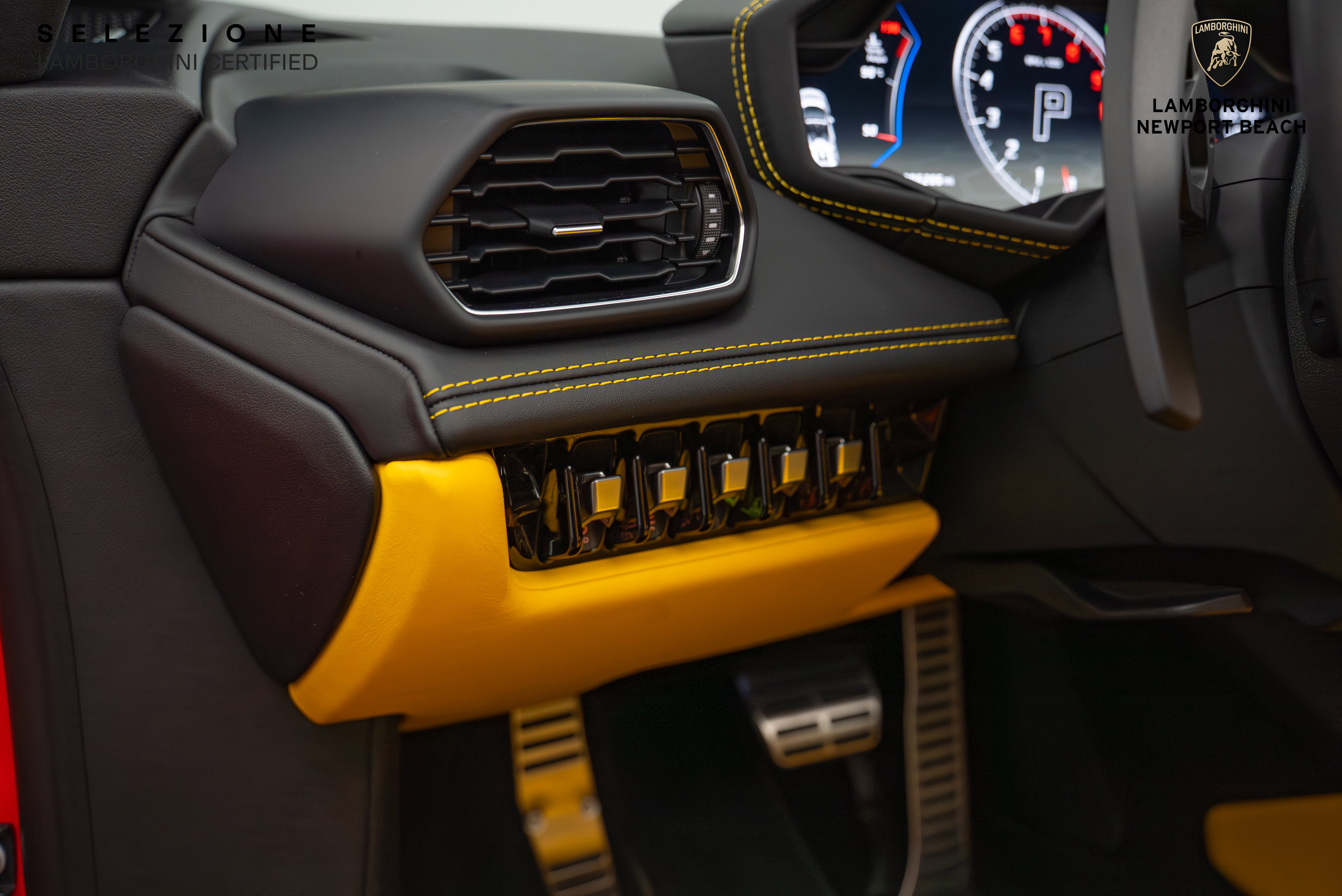 Used 2022 Lamborghini Huracan EVO image 26