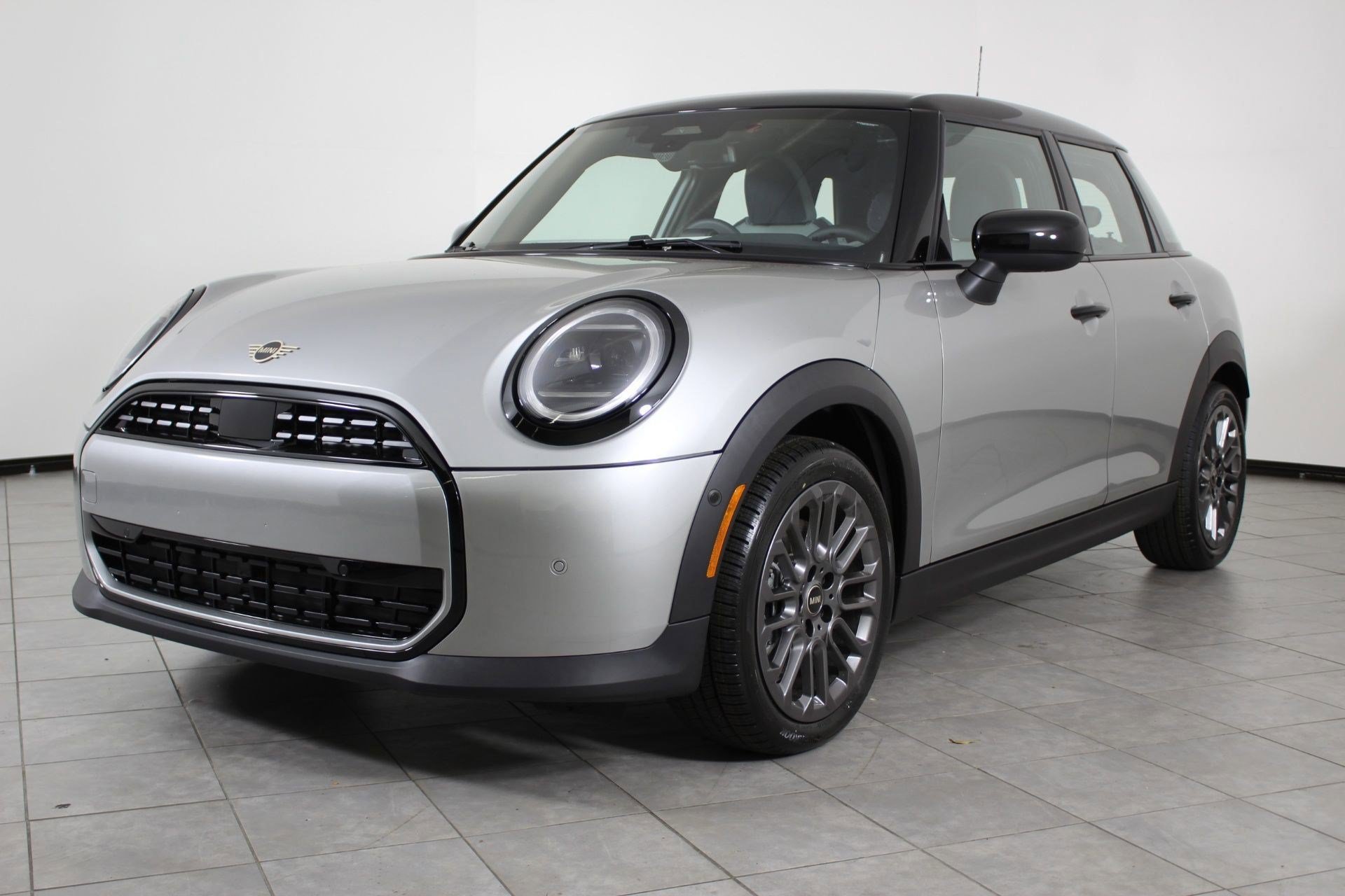 Used 2026 MINI Cooper 4-Door Hardtop FWD image 1