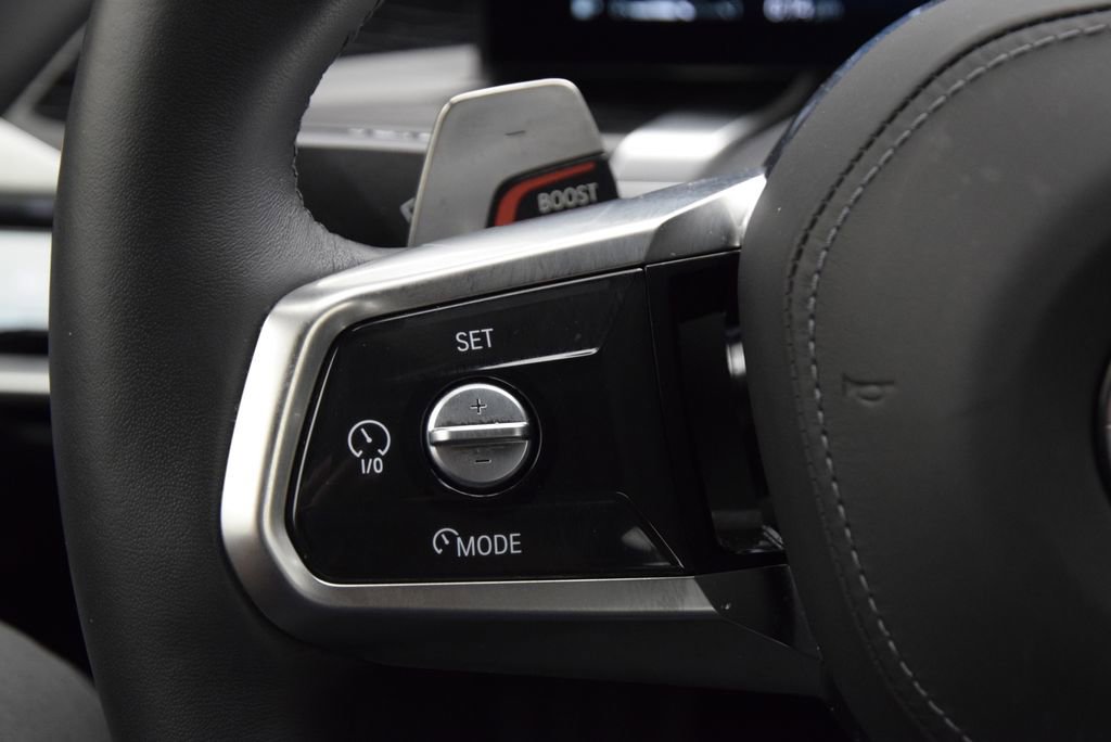 Used 2025 BMW 760i xDrive w/ Executive Package image 24