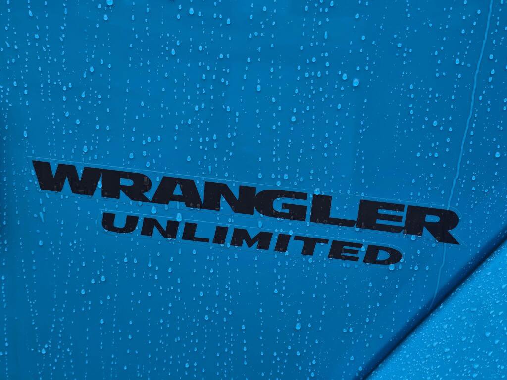 Used 2017 Jeep Wrangler Unlimited Sahara AWD/4WD image 34