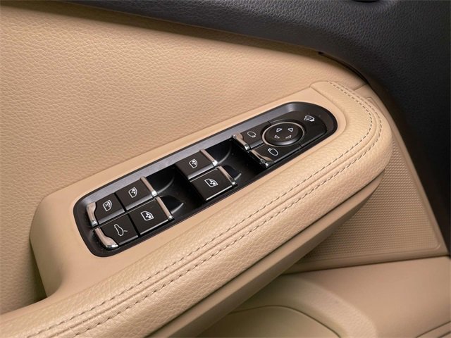 Certified 2025 Porsche Macan image 37