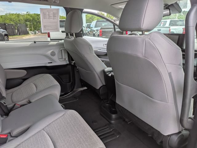 Used 2026 Toyota Sienna LE FWD image 26