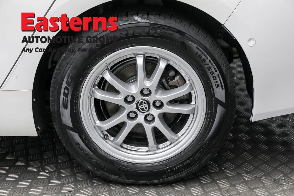 Used 2022 Toyota Prius LE image 8