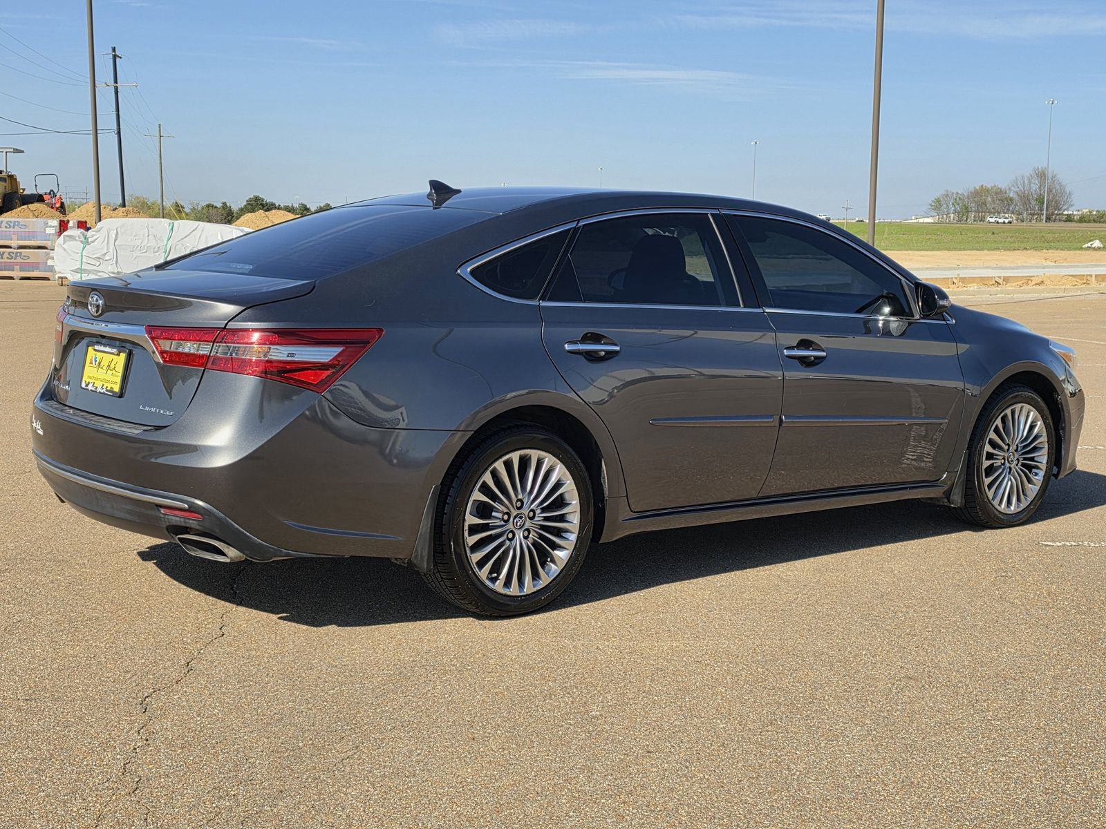 Used 2017 Toyota Avalon Limited image 5