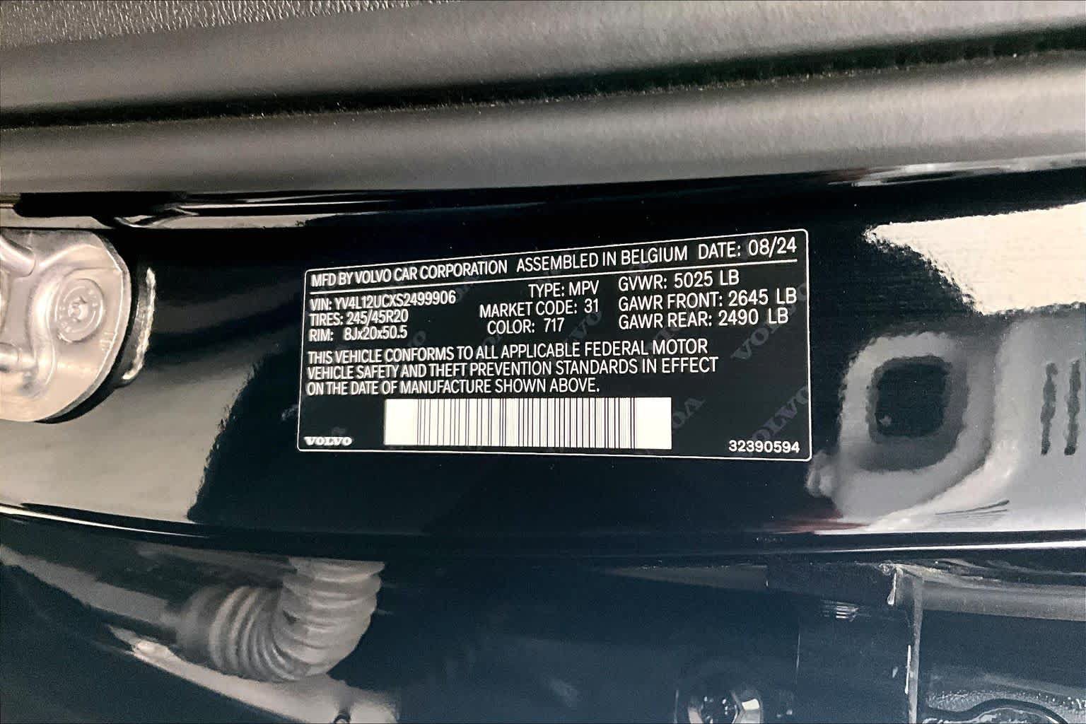 Used 2025 Volvo XC40 B5 Plus AWD/4WD image 18