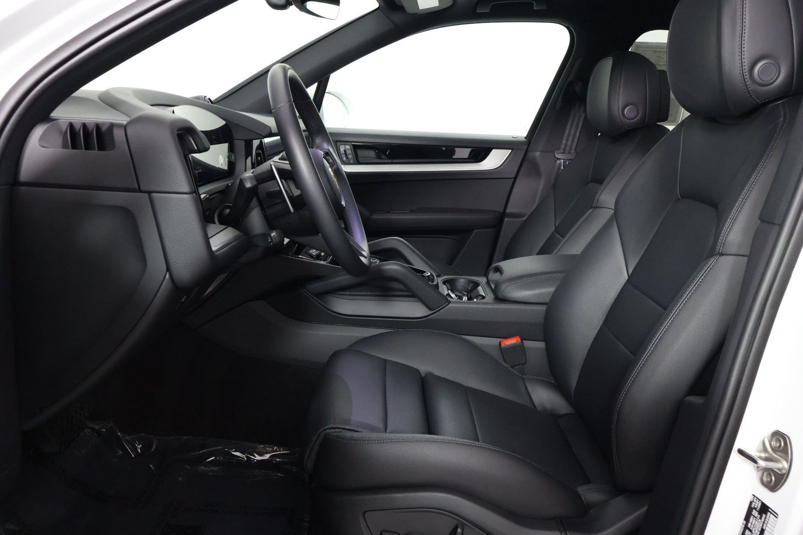 Certified 2026 Porsche Cayenne AWD/4WD image 5