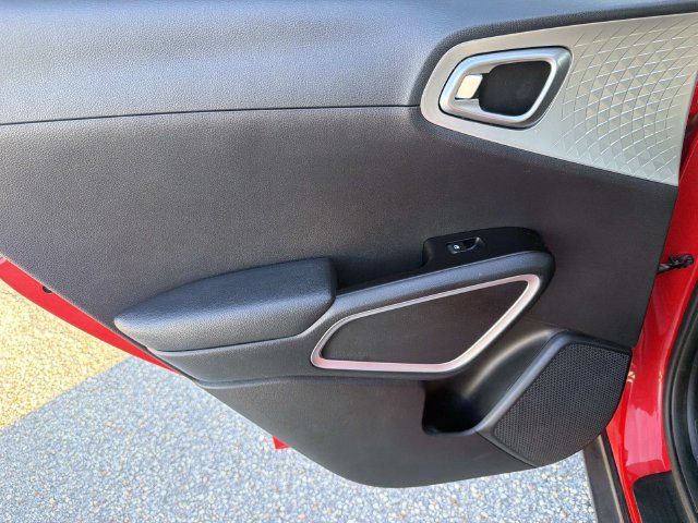 Used 2020 Kia Soul LX FWD image 17